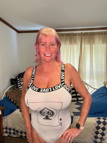 hotazzchick67