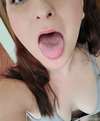 laurajaneuncensored