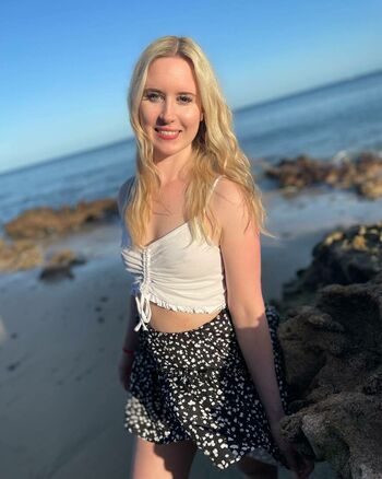 mia_peach