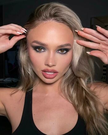 Natalie Alyn Lind