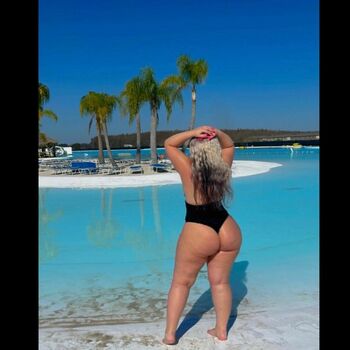 WhiteGirlRoseee